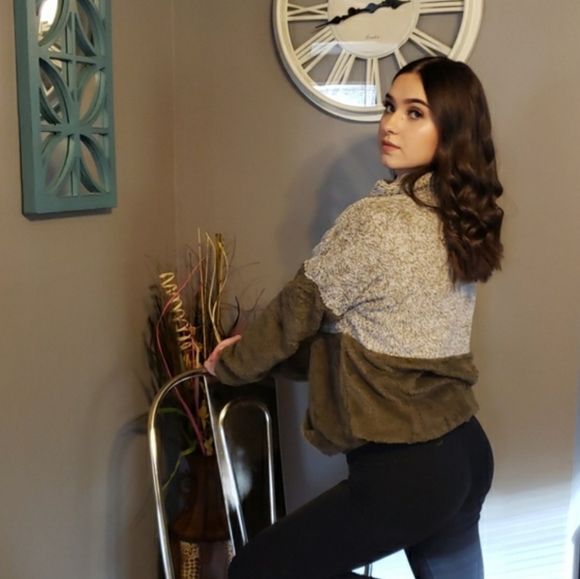 Color Block Half Zip Pullover Sherpa Fleece Jacket - Picture 6 of 8